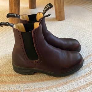 Blundstone Women’s Originals, #1352, in Shiraz (a wine-colored burgundy-brown)